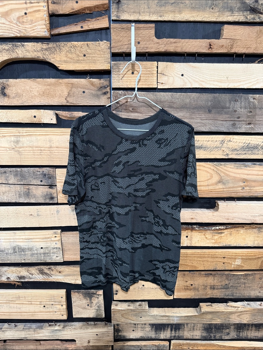 Lululemon Metal Vent Breathe Short
Sleeve *City‎ Edition Vancouver Medium